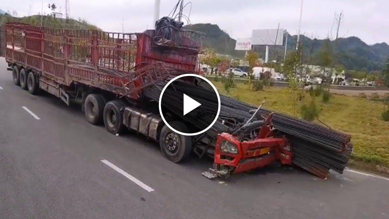 Incredible mistakes made by truck and construction machine drivers.